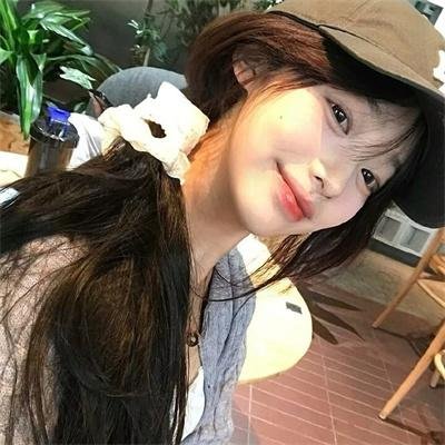 庭院里的女人